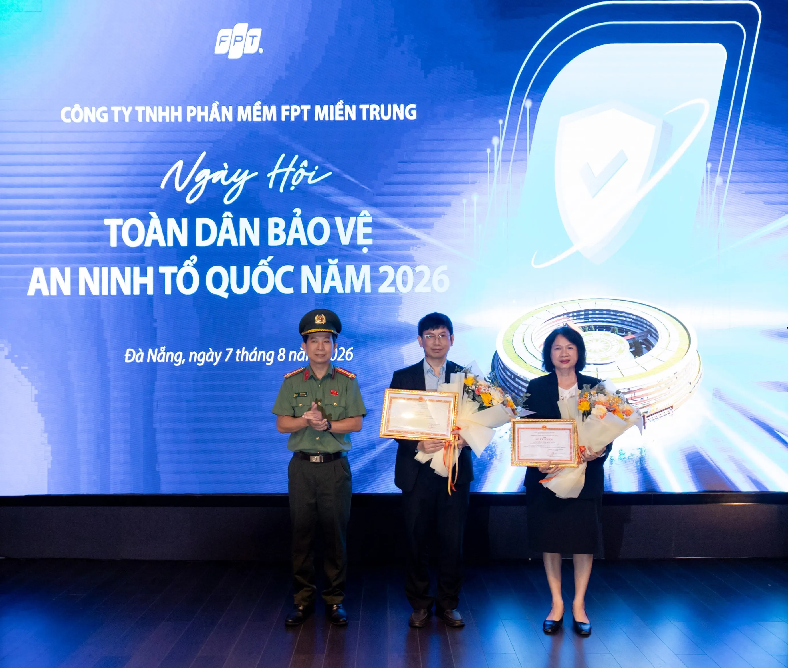Tập thể, cá nhân Công ty TNHH Phần mềm FPT Miền Trung, Tập đoàn FPT đón nhận bằng khen, giấy khen của Bộ trưởng Bộ Công an và Giám đốc Công an TP. Đà Nẵng.webp